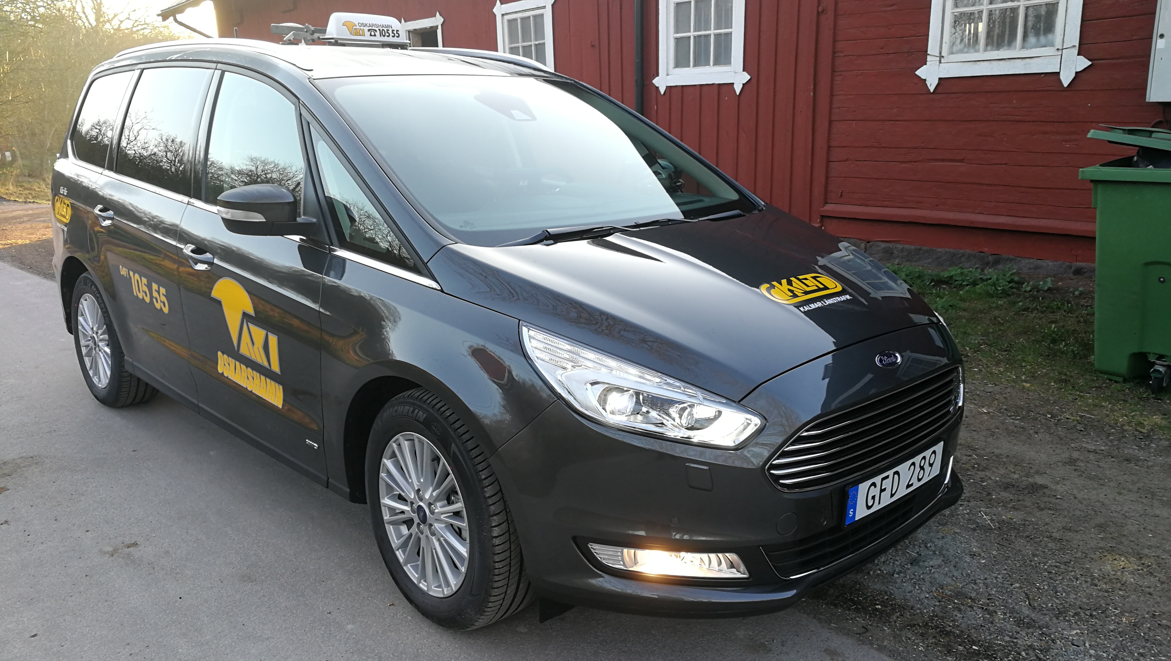 Svart taxibil